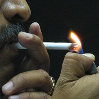 Chile prohibiría fumar en parques, piscinas y playas