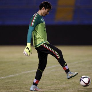 Ven repunte de Guillermo Ochoa en Francia