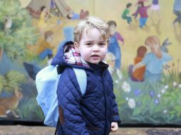 Jorge, de dos años, estaba acompañado por sus padres a su llegada a la guardería en Norfolk. EFE / Duchess of Cambridge
