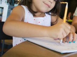 Los dibujos y garabatos significarían un paso evolutivo en su camino a la lectura. EFE / ARCHIVO