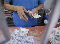 Banxico fijó en 17.4411 pesos el tipo de cambio para solventar obligaciones denominadas en moneda extranjera pagaderas en el país. EL INFORMADOR / ARCHIVO