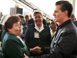 'Gracias por su calidez y trato humano en el cuidado de la salud de millones de mexicanos', expresó el Mandatario. NTX / Presidencia