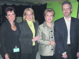 Elegantes. Rosamaría, Luz del Carmen, Rosamaría y Juan Enrique Lázaro.  /