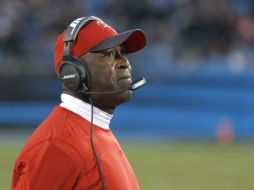 Durante dos años a cargo de los Bucs, en una reconstrucción del equipo, tuvo un récord de 8-24. AP / B. Leverone