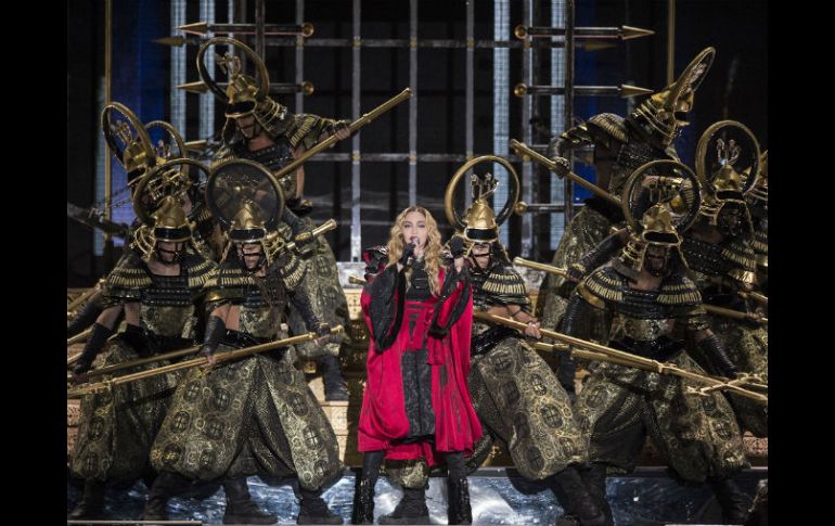 La espectacularidad y el contacto con el público fueron los ingredientes básicos de esta gran velada llena de talento. EFE / C. Lemus