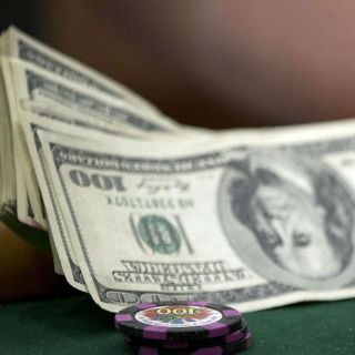 Bancos del DF venden dólar en 17.95 pesos