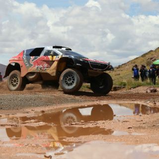 Leob y Price ganan casi en el cielo del Dakar