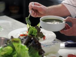 Se recomienda hacer una pausa para checar cómo te sientes física y emocionalmente para saber qué comerás. EL INFORMADOR / ARCHIVO