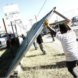 Por espectaculares deben millones a alcaldías