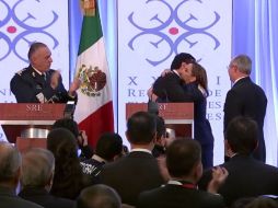 Al término del mensaje, los aplausos y muestras de festejo no se hicieron esperar. YOUTUBE / Miguel Ángel Osorio Chong