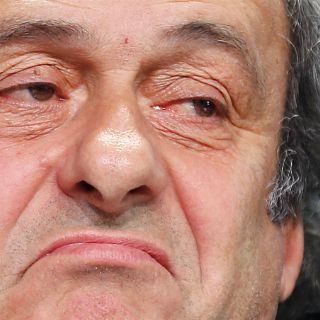 La FIFA informa a Blatter y Platini sobre motivos de su suspensión