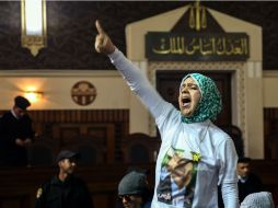 Partidarios de Mubarak se manifiestan tras el reachazo del juez a la apelación. AFP / S. Abdullah