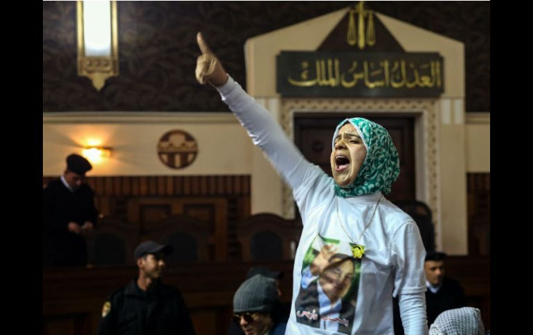 Partidarios de Mubarak se manifiestan tras el reachazo del juez a la apelación. AFP / S. Abdullah