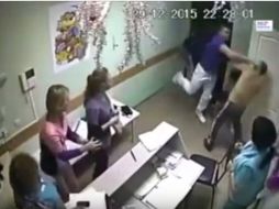 El médico ha sido despedido y se encuentra en arresto domiciliario desde el incidente. YOUTUBE / Президент