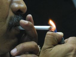 Estar expuesto al humo del cigarro o al de la leña son factores que propician la EPOC. EL INFORMADOR / ARCHIVO