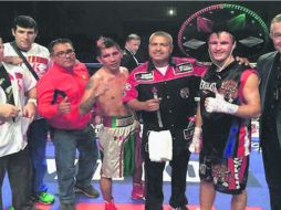 Buscan el campeonato. Jesús Galicia (izq) perdió por decisión ante el ruso Evgeny Gradovich (der). ESPECIAL /