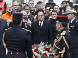 Hollande y Manuel Valls develaron una placa commemorativa y depositaron una corona de flores. AP / M. Euler