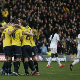 Chelsea cumple y Swansea cae ante equipo de cuarta