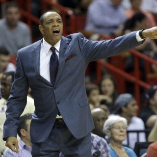 Nets despiden al entrenador Lionel Hollins