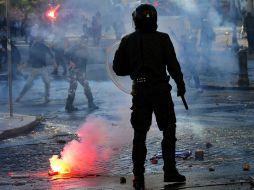 Hasta el aeropuerto se desplazaron de inmediato miembros de la Policía, del cuerpo de Carabineros y bomberos. AFP / ARCHIVO