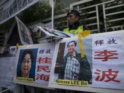 La desaparición del editor Lee Bo, es la más preocupante de los cinco para los manifestantes pues desapareció en su casa. EFE / J. Favre
