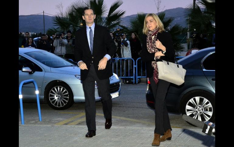 La infanta Cristina y su marido a su llegada al edificio de la Escuela Balear de la Administración Pública de Palma. EFE /