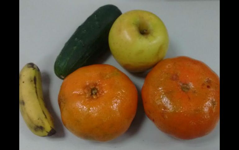 Puedes agregar colaciones como frutas o yogurt, para cuando te dé hambre entre comidas. EL INFORMADOR / A. Betancourt