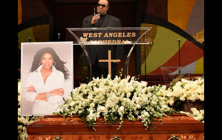 Stevie Wonder cantó 'The Lord's Prayer', haciendo que la multitud se pusiera de pie y lo ovacionara al final. AFP / L. Busacca