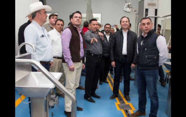 Durante la inauguración del rastro, el gobernador Sandoval destacó los empleos y la compatitividad que supone para el estado. TWITTER / @AristotelesSD