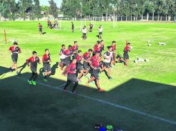 Rojinegros. El entrenamiento de ayer del Atlas en las intalaciones de La Madriguera en Zapopan. ESPECIAL / Atlas FC
