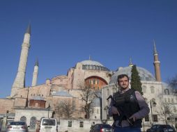 El ataque tiene lugar a las afueras de la Mezquita Azul, un concurrido sitio turístico de la capital turca. EFE / T. Bozoglu
