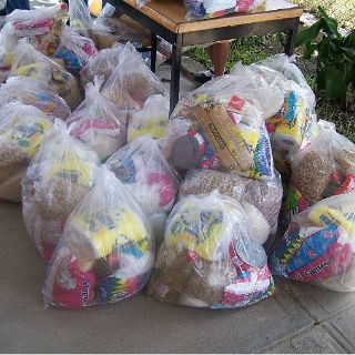 Familias de Isla Mujeres canjean basura por alimentos