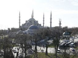 Vista general de la Mezquita Azul luego de las explosiones. EFE / S. Suna