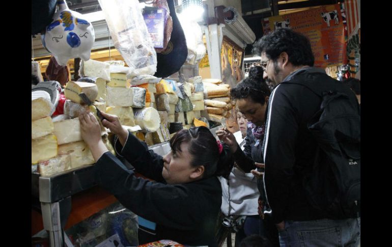 Sólo se entregará a locatarios empleados afectados con base en padrón. NTX / ARCHIVO