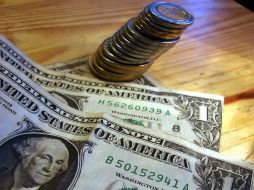 Estiman que para este día el tipo de cambio cotice en un rango de 17.70 a 17.90 pesos por dólar. SUN / ARCHIVO