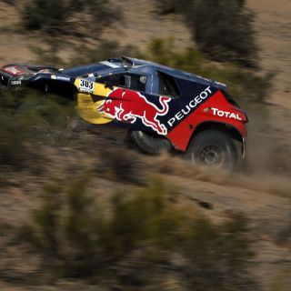 Problema mecánico tira ilusiones de Sainz en el Dakar