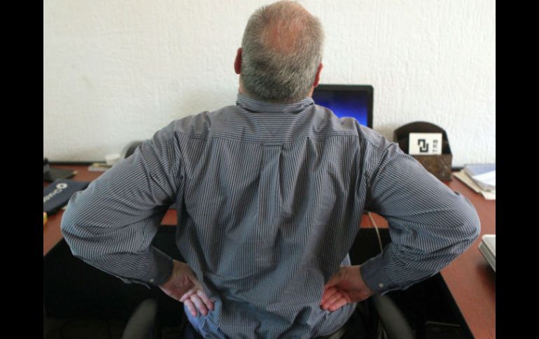 Este malestar puede desarrollarse desde el cuello hasta la parte baja de la columna. EL INFORMADOR / ARCHIVO