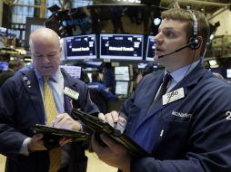 Los analistas coincidieron en atribuir la caída a los vaivenes en el mercado de materias primas y al descenso del precio del petróleo. AP / R. Drew