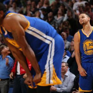 Pese a 38 puntos de Curry, Warriors caen ante Nuggets