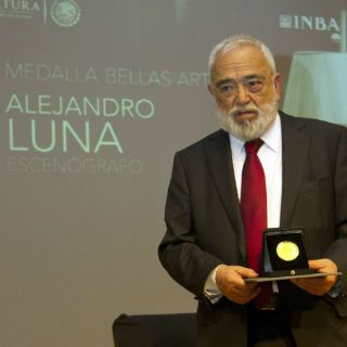 Alejandro Luna agradece Medalla Bellas Artes