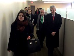 El subsecretario para América del Norte, Carlo Pérez (der) realizó una visita al lugar donde estará el consulado. TWITTER / @ConsulMexCho