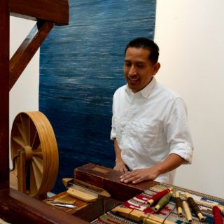 Artista indígena mexicano convierte tejidos en reconocidas piezas de arte