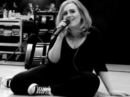 La intérprete ganadora del Oscar y Grammy ha vendido millones de copias con el disco '25'. INSTAGRAM / @adele