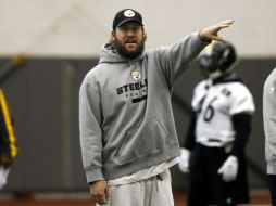 Roethlisberger, quien sufrió una lesión en el hombro, tenía programado entrenar durante toda la práctica de hoy. AP / ARCHIVO