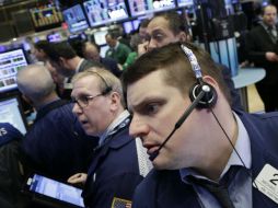 La caída en el precio del petróleo desestabiliza la economía internacional. AP / M. Lennihan