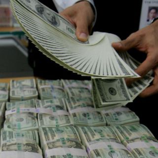 El dólar cierra en 18.63 pesos a la venta en bancos capitalinos