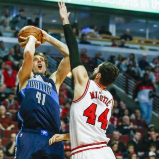 Los Mavericks atropellaron a los Toros 83-77