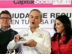 Mancera fue felicitado por los asistentes a la jornada Tu Ciudad Te Requiere. SUN / S. Hernández