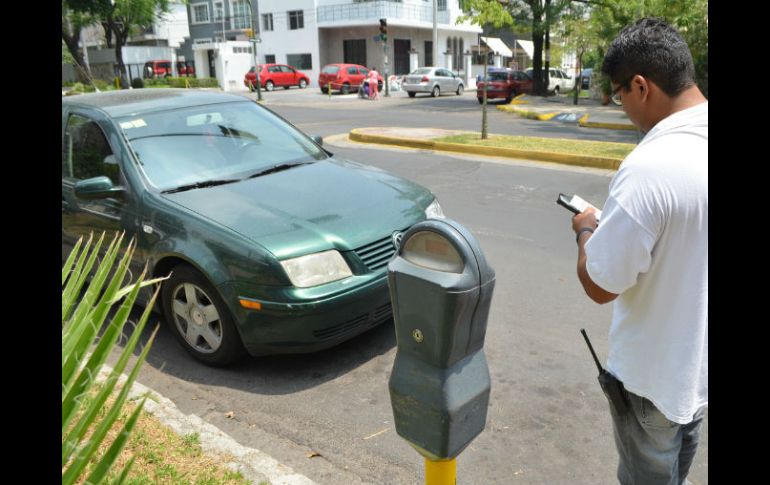 La mayoría de los funcionarios omitieron hacer el pago del estacionómetro. EL INFORMADOR / F. Atilano