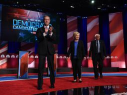 El debate demócrata se lleva a cabo en Charleston, Carolina del Sur, donde en junio de 2015 ocurrió un tiroteo en una iglesia. AFP / T. Clary
